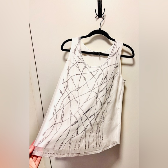 NIC+ZOE White Double Layer Tank Top w/ Grey/Black Intricate 3D Design Texture🤍 - Picture 3 of 7